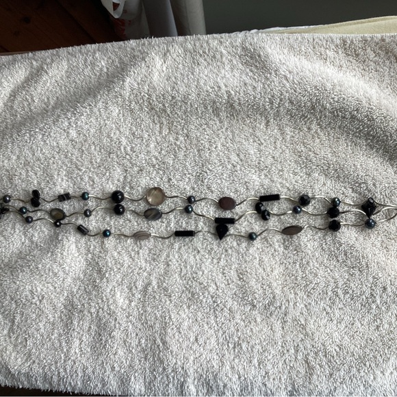 Multi-Colour Necklace - Picture 2 of 3